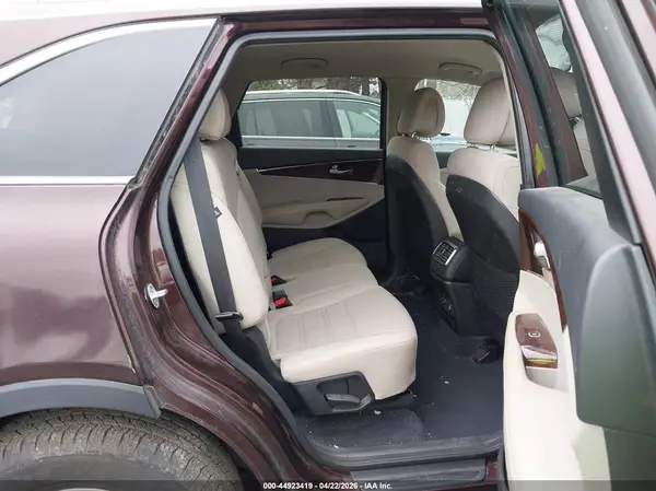 5XYPGDA50GG038103 2016 KIA SORENTO - Image 8