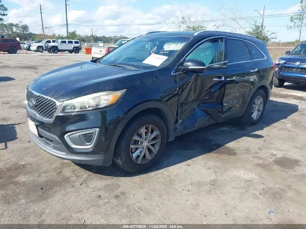 5XYPGDA50GG044239 2016 KIA SORENTO - Image 2