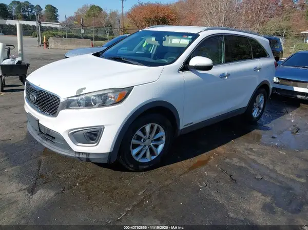 5XYPGDA50GG089665 2016 KIA SORENTO - Image 2