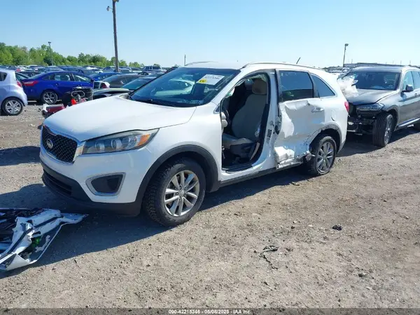 5XYPGDA50GG093828 2016 KIA SORENTO - Image 2