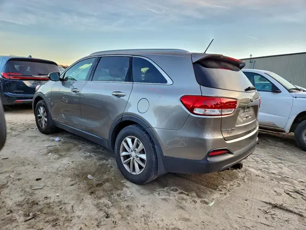 5XYPGDA50GG141893 2016 KIA SORENTO - Image 2