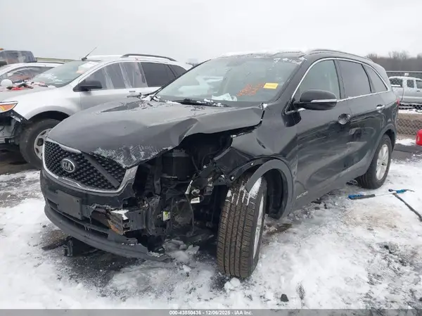 5XYPGDA50GG155907 2016 KIA SORENTO - Image 2