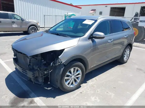 5XYPGDA50GG175459 2016 KIA SORENTO - Image 2