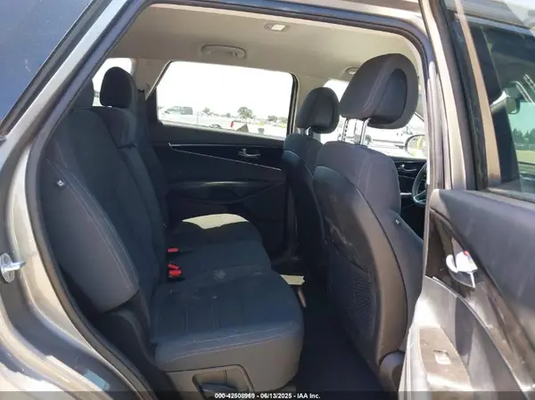 5XYPGDA50GG175459 2016 KIA SORENTO - Image 8