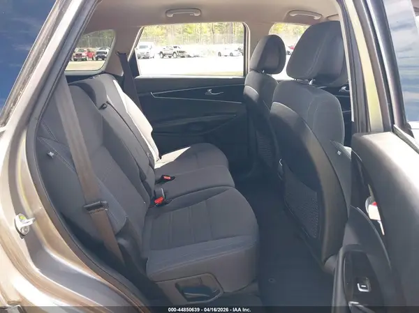 5XYPGDA50GG177423 2016 KIA SORENTO - Image 8
