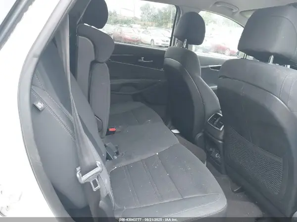 5XYPGDA50HG199276 2017 KIA SORENTO - Image 8