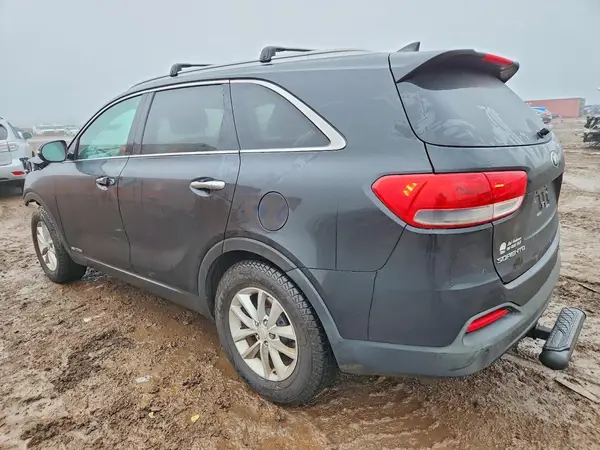 5XYPGDA50HG203567 2017 KIA SORENTO - Image 2