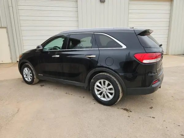 5XYPGDA50HG217954 2017 KIA SORENTO - Image 2