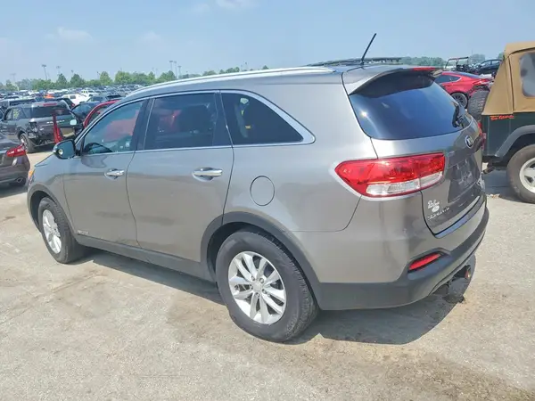 5XYPGDA50HG227562 2017 KIA SORENTO - Image 2