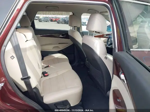 5XYPGDA50HG231157 2017 KIA SORENTO - Image 8