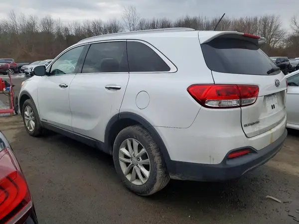 5XYPGDA50HG233717 2017 KIA SORENTO - Image 2