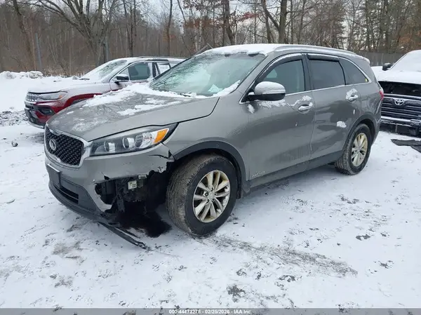 5XYPGDA50HG288197 2017 KIA SORENTO - Image 2