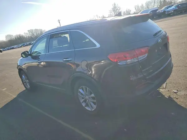 5XYPGDA50HG291763 2017 KIA SORENTO - Image 2