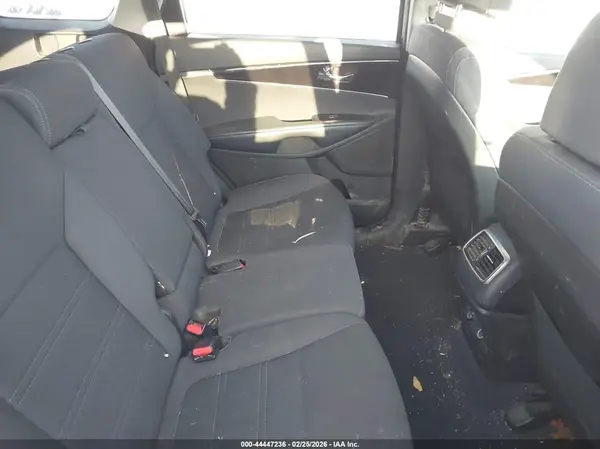 5XYPGDA50HG320310 2017 KIA SORENTO - Image 8
