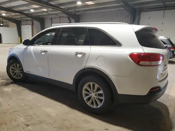 5XYPGDA50HG321831 2017 KIA SORENTO - Image 2
