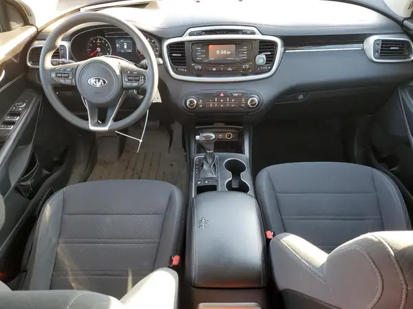 5XYPGDA50HG329413 2017 KIA SORENTO - Image 8