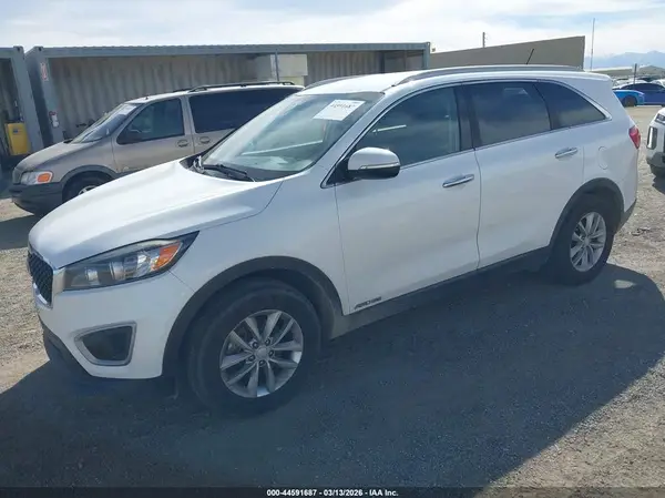 5XYPGDA50JG339431 2018 KIA SORENTO - Image 2