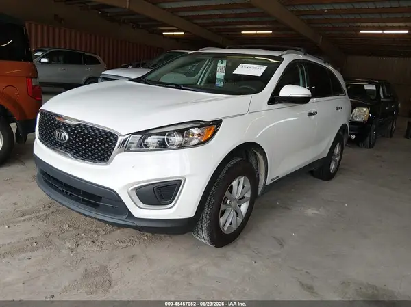 5XYPGDA50JG340398 2018 KIA SORENTO - Image 2