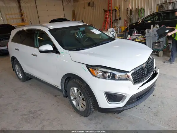 5XYPGDA50JG364913 2018 KIA SORENTO - Image 1