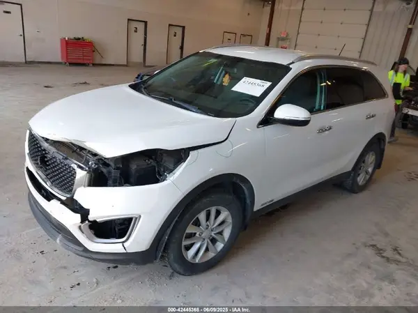 5XYPGDA50JG364913 2018 KIA SORENTO - Image 2
