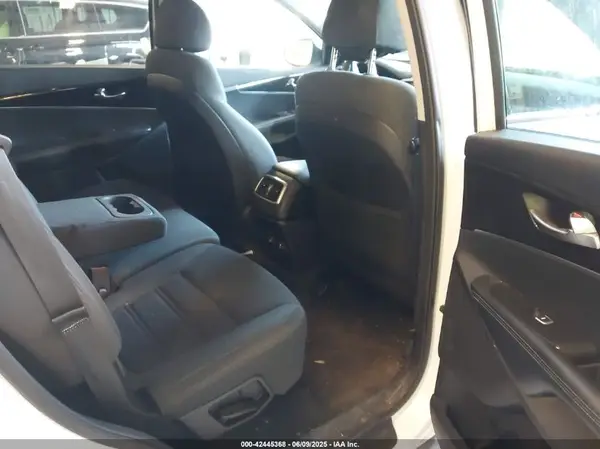 5XYPGDA50JG364913 2018 KIA SORENTO - Image 8