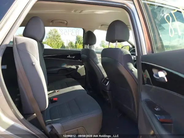 5XYPGDA50JG371778 2018 KIA SORENTO - Image 8
