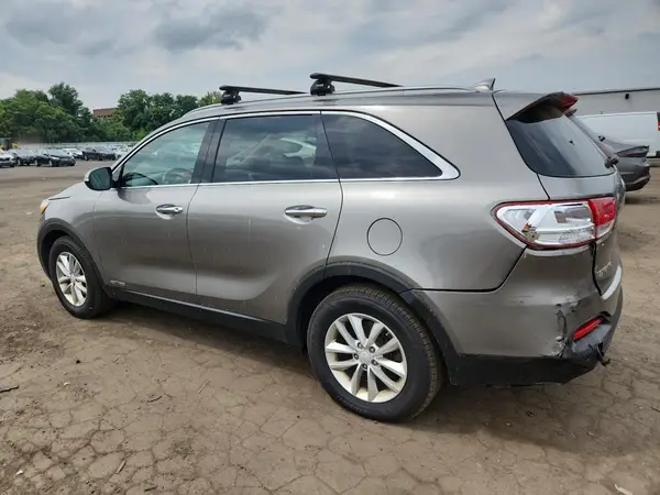 5XYPGDA50JG371974 2018 KIA SORENTO - Image 2