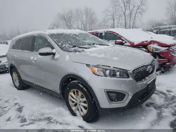 5XYPGDA50JG376124 2018 KIA SORENTO - Image 1