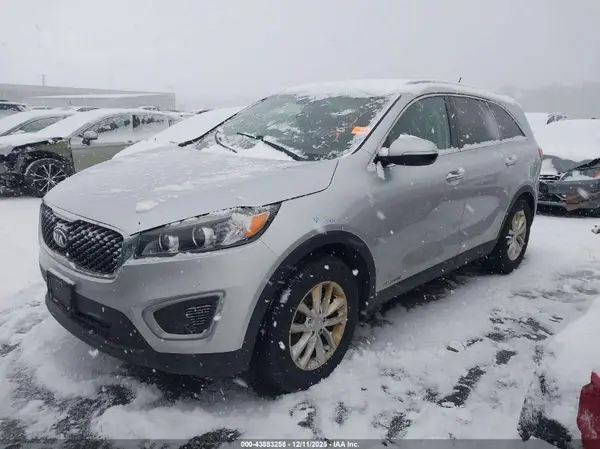 5XYPGDA50JG376124 2018 KIA SORENTO - Image 2