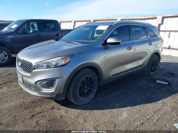 5XYPGDA50JG390301 2018 KIA SORENTO - Image 2