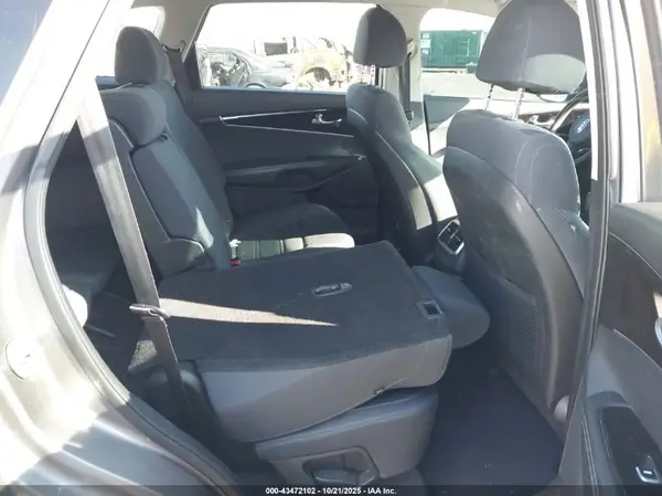 5XYPGDA50JG390301 2018 KIA SORENTO - Image 8