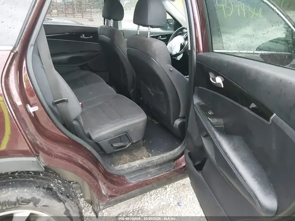 5XYPGDA50JG392095 2018 KIA SORENTO - Image 8