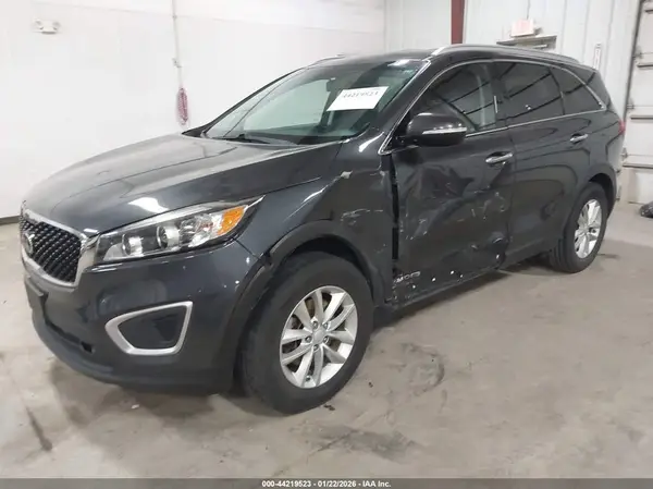 5XYPGDA50JG404343 2018 KIA SORENTO - Image 2