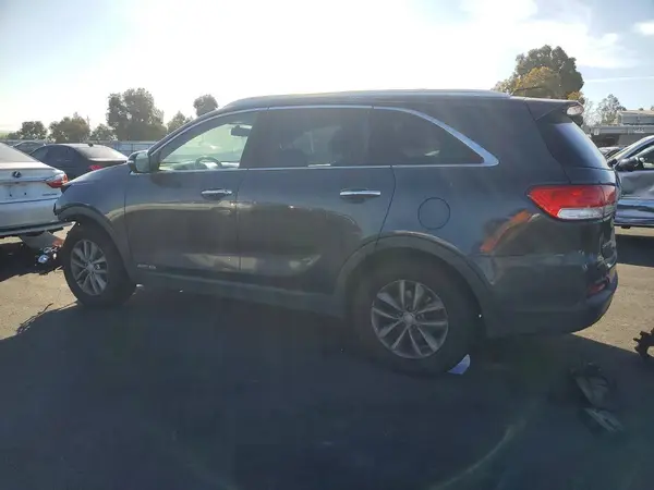 5XYPGDA50JG406481 2018 KIA SORENTO - Image 2