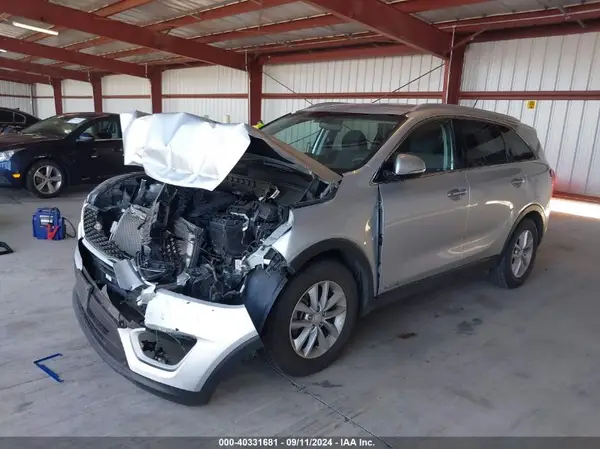 5XYPGDA50JG413205 2018 KIA SORENTO - Image 2