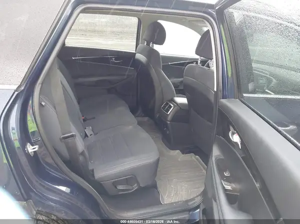5XYPGDA50JG413673 2018 KIA SORENTO - Image 8