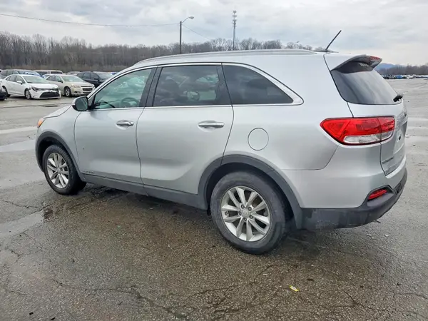 5XYPGDA50JG417206 2018 KIA SORENTO - Image 2
