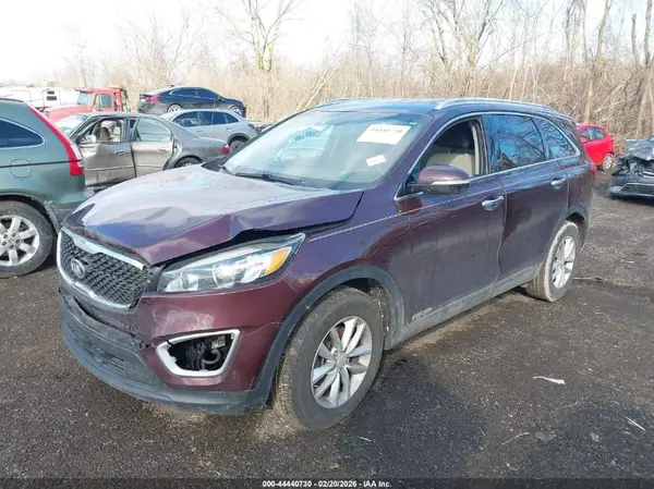 5XYPGDA50JG417660 2018 KIA SORENTO - Image 2