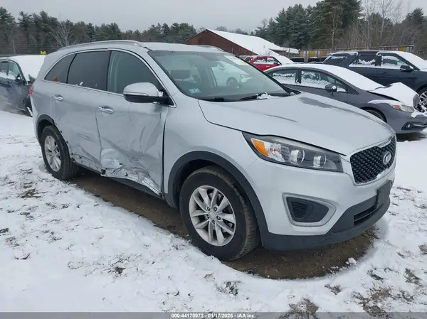 5XYPGDA50JG418338 2018 KIA SORENTO - Image 1