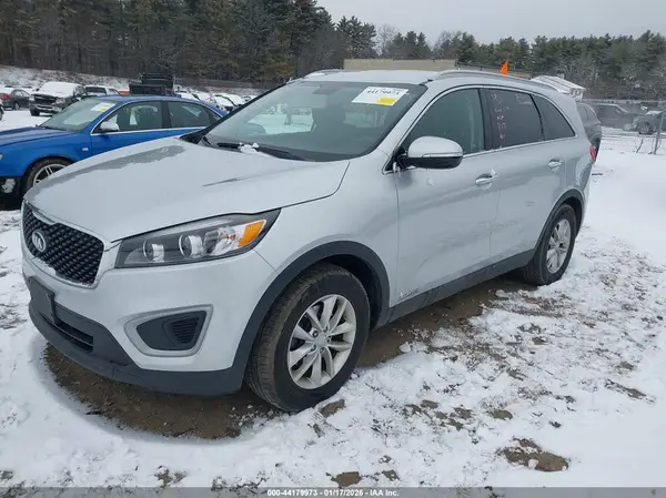 5XYPGDA50JG418338 2018 KIA SORENTO - Image 2