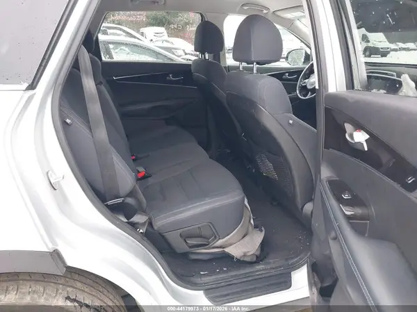 5XYPGDA50JG418338 2018 KIA SORENTO - Image 8