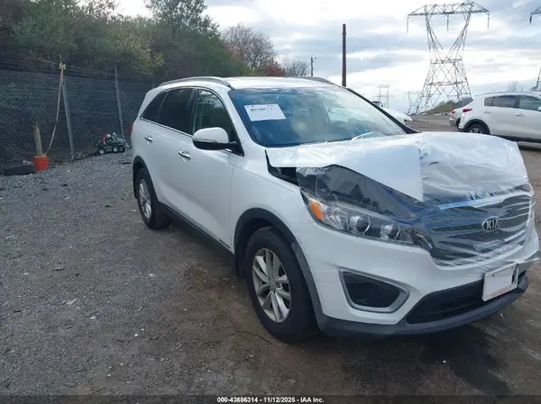 5XYPGDA50JG421143 2018 KIA SORENTO - Image 1