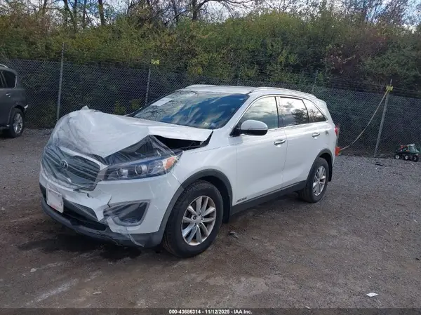 5XYPGDA50JG421143 2018 KIA SORENTO - Image 2