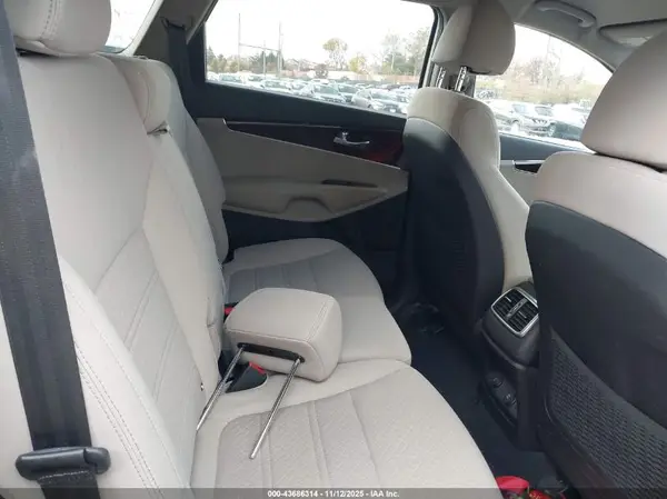 5XYPGDA50JG421143 2018 KIA SORENTO - Image 8