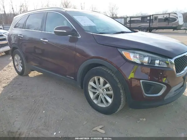 5XYPGDA50JG421627 2018 KIA SORENTO - Image 1