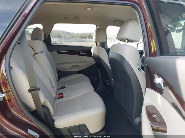 5XYPGDA50JG421627 2018 KIA SORENTO - Image 8