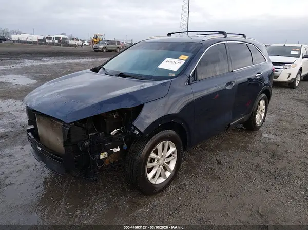 5XYPGDA50JG427069 2018 KIA SORENTO - Image 2