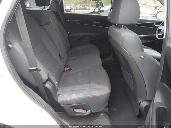 5XYPGDA50KG446125 2019 KIA SORENTO - Image 8