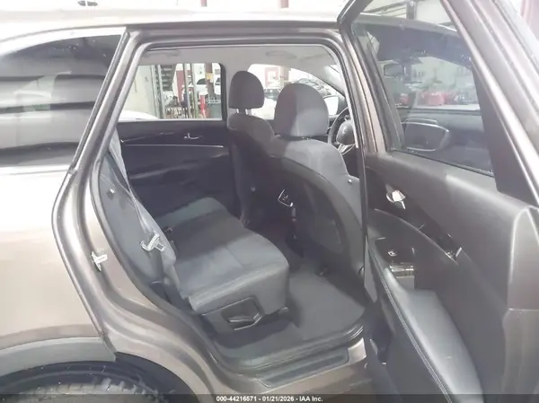 5XYPGDA50KG458694 2019 KIA SORENTO - Image 8