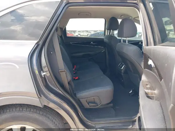 5XYPGDA50KG470263 2019 KIA SORENTO - Image 8